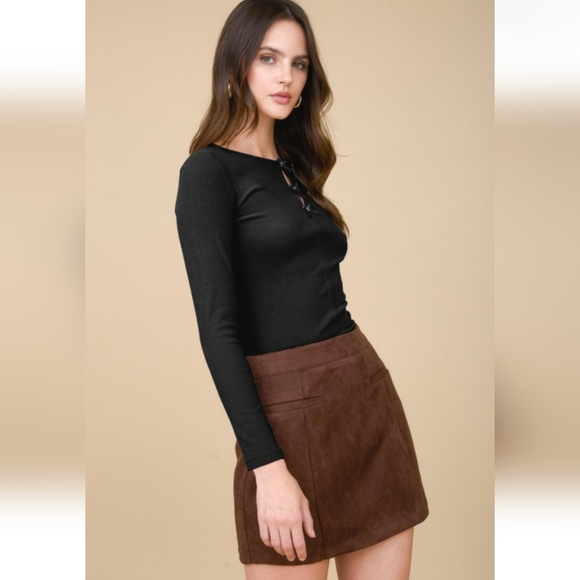 🖤🎀 Bow Detail Long Sleeve Top in Black - Picture 2 of 3